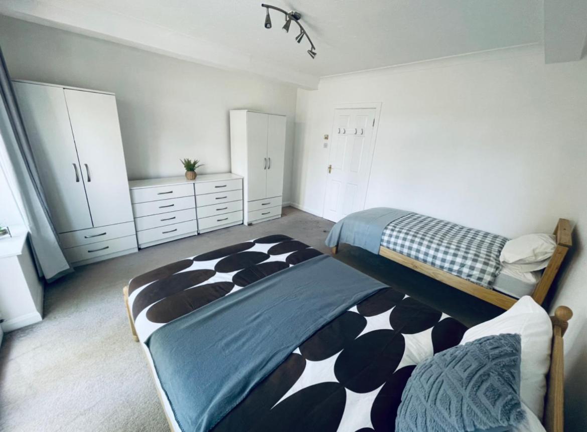 Up To 3 People, Room In A Share House With Private Garden Access Londýn Exteriér fotografie